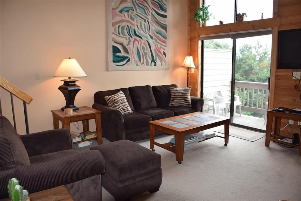 Condo, 2 Bedrooms photo 1