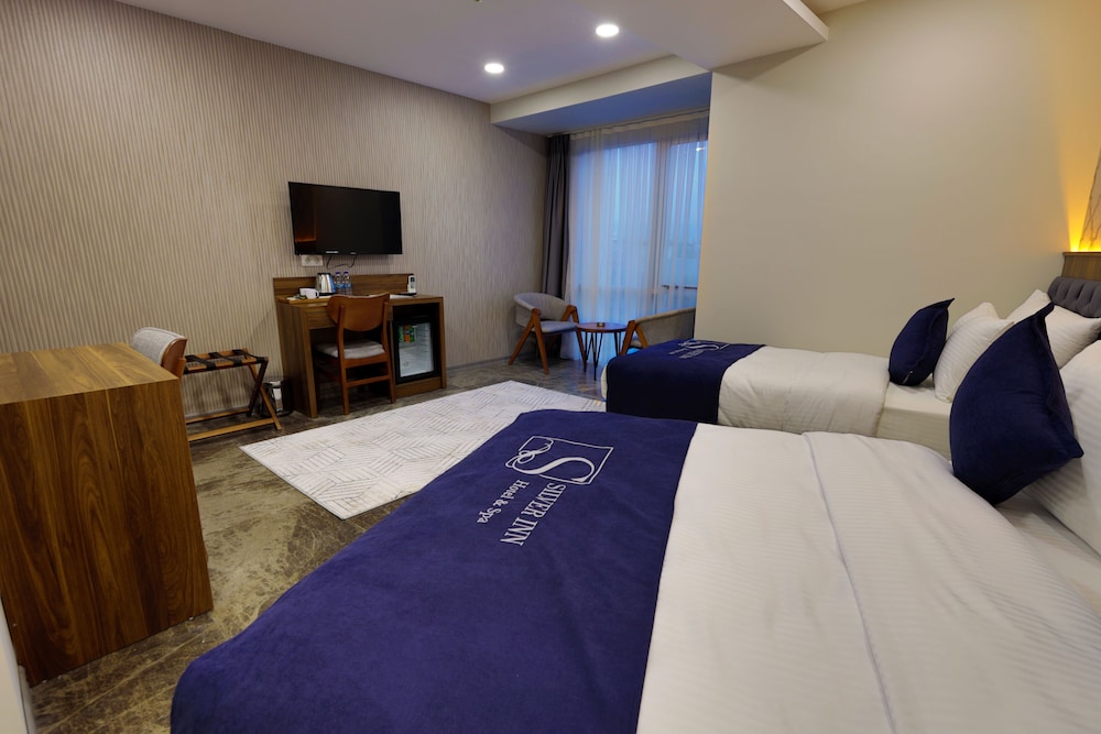 Family Room, 1 Bedroom, City View photo 2