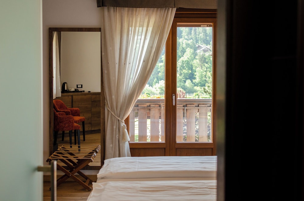 Deluxe Double or Twin Room, Balcony photo 2