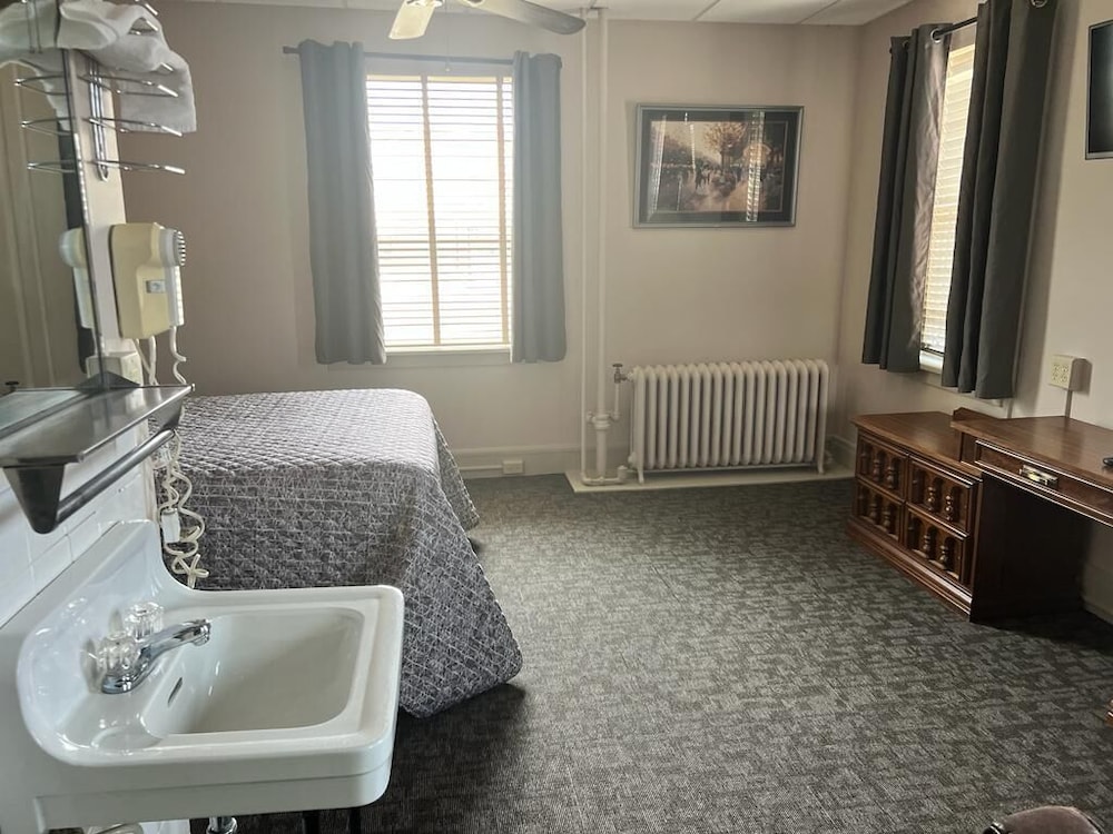 Standard Room, 1 Queen Bed, Non Smoking photo 3