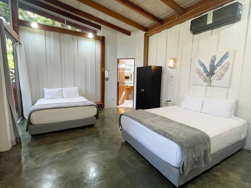 Suite, 2 Queen Beds, Kitchen, Garden View