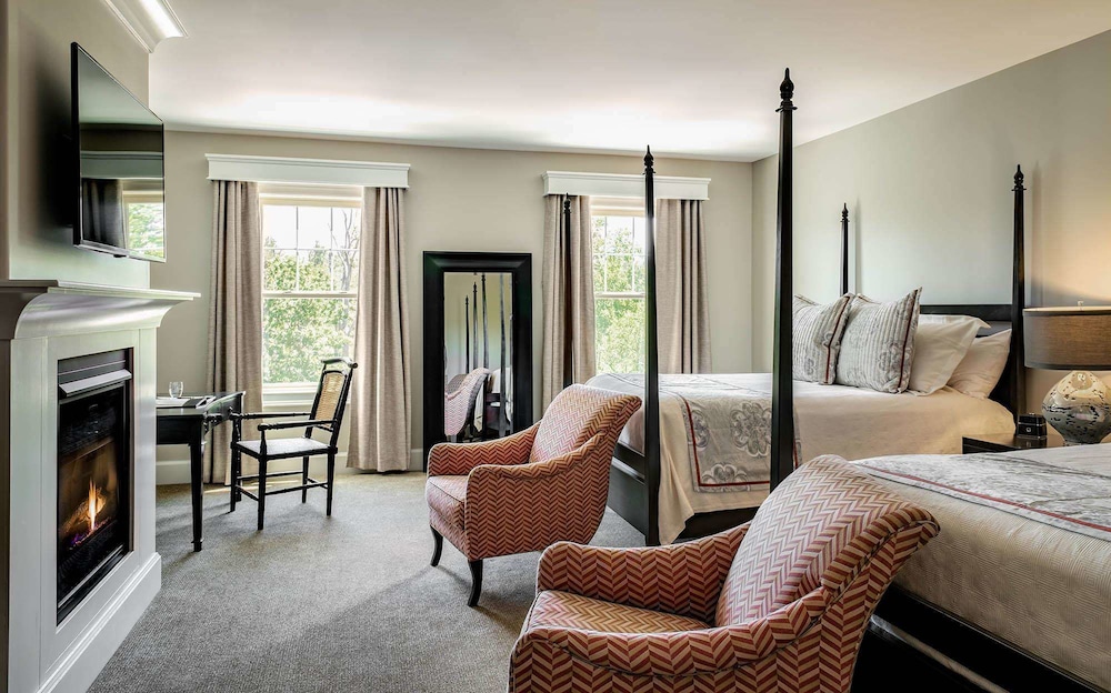 Classic Room, 2 Queen Beds photo 3