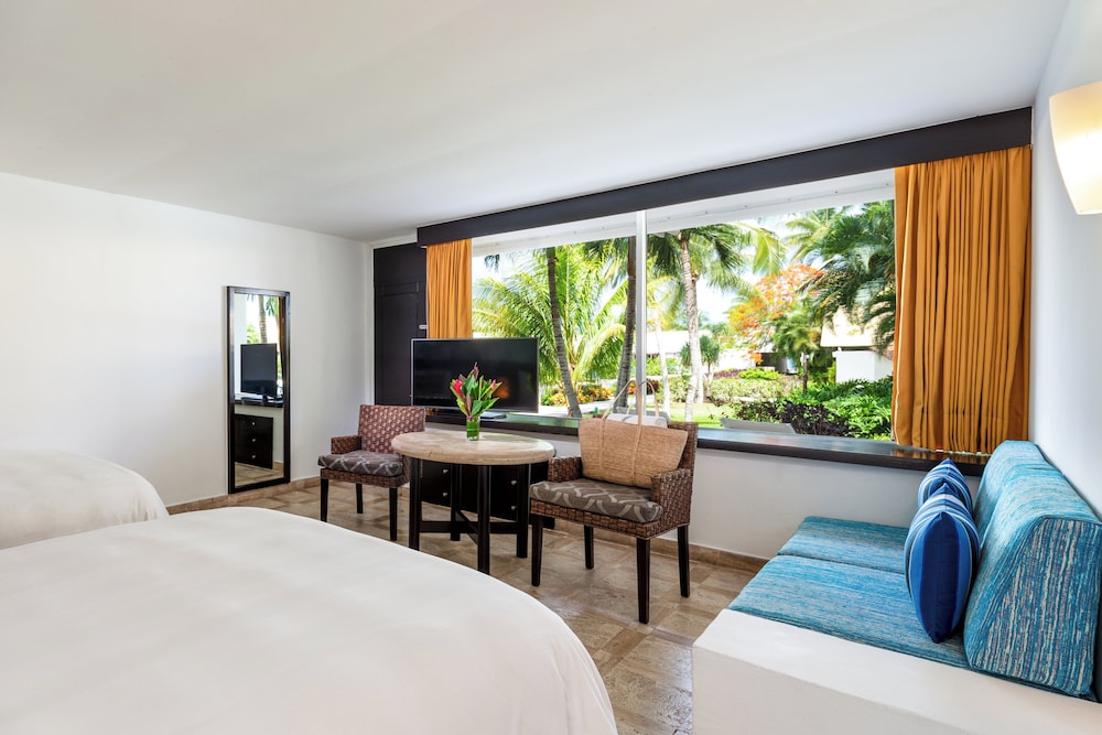 Classic Room, 2 Queen Beds, Accessible