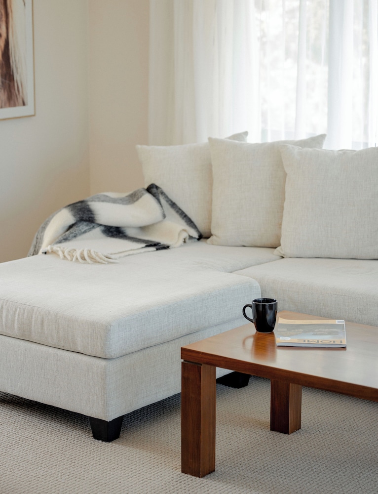 Premium Luxury Villa - Two Single Beds + Sofa photo 2