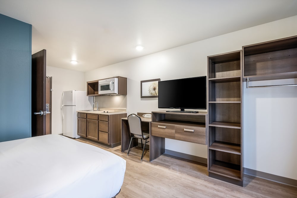Standard Room, 1 Queen Bed, Non Smoking photo 3