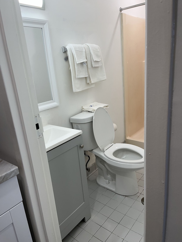 Standard Room, 2 Double Beds, Non Smoking - Photo 8