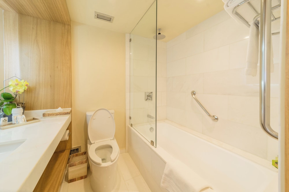 Classic Room, 1 King Bed, Accessible - Photo 9