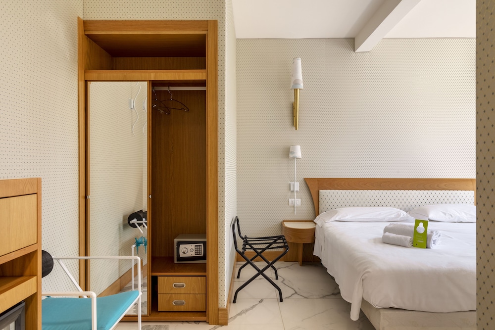 Standard Double Room, Accessible, Non Smoking photo 1