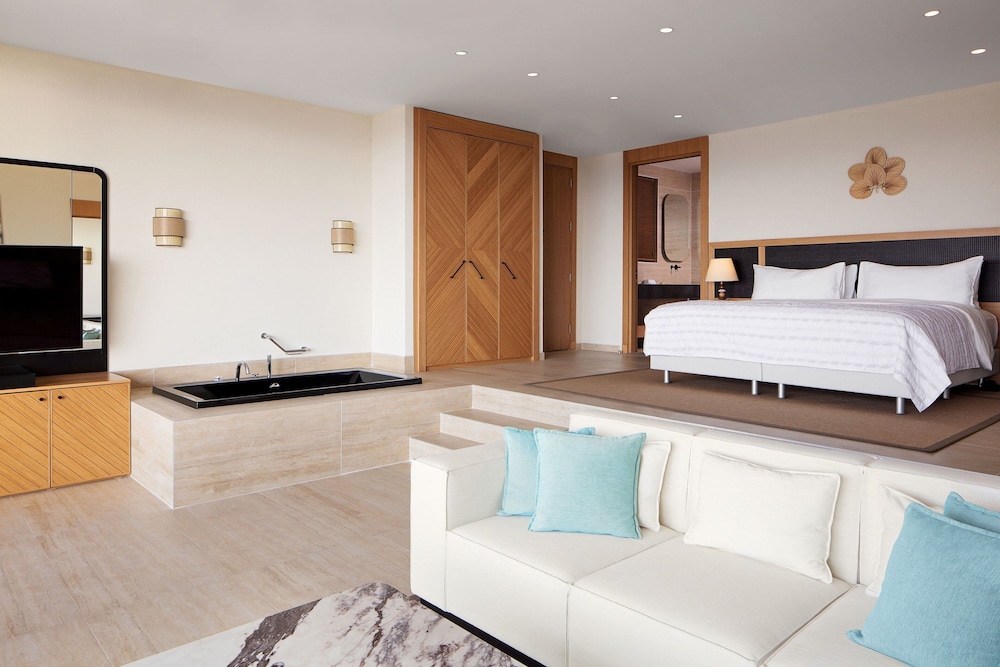 Grand Suite, 1 King Bed, Sea View (Balcony) thumbnail 6