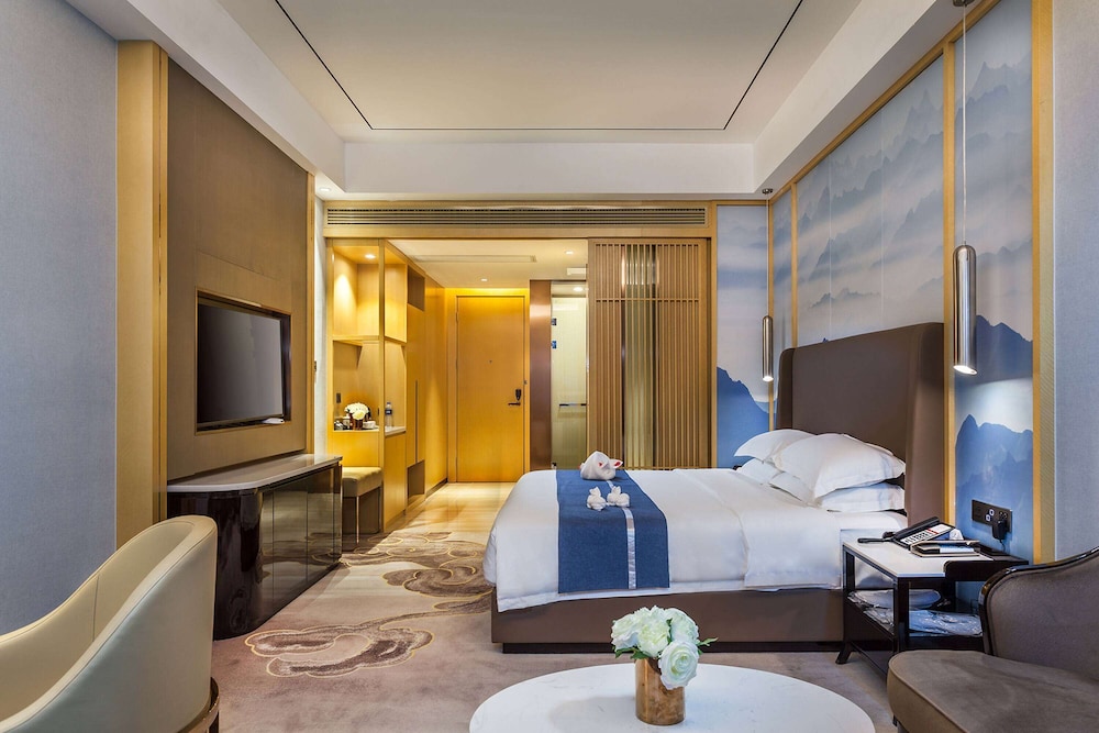 Executive Room, 1 King Bed, Smoking photo 1