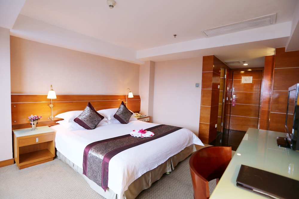 Three-Bedroom Suite photo 2