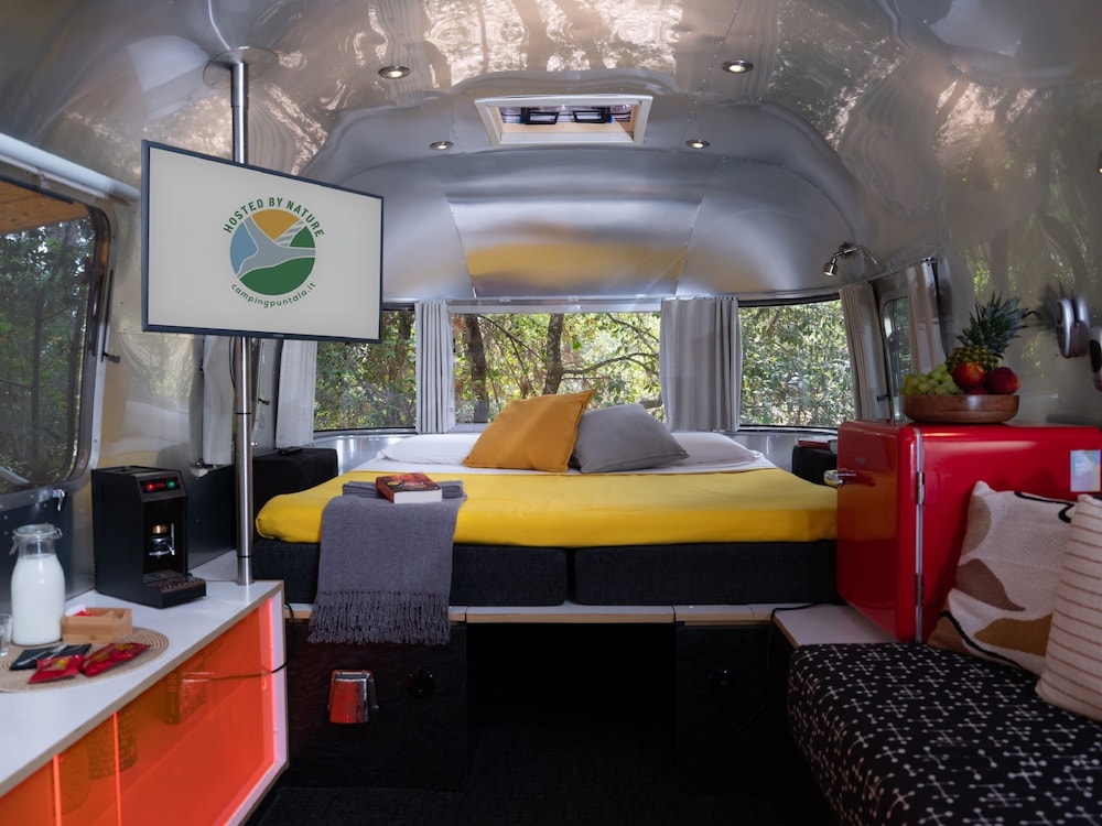 Silverfield Glamping Caravan Suite photo 3