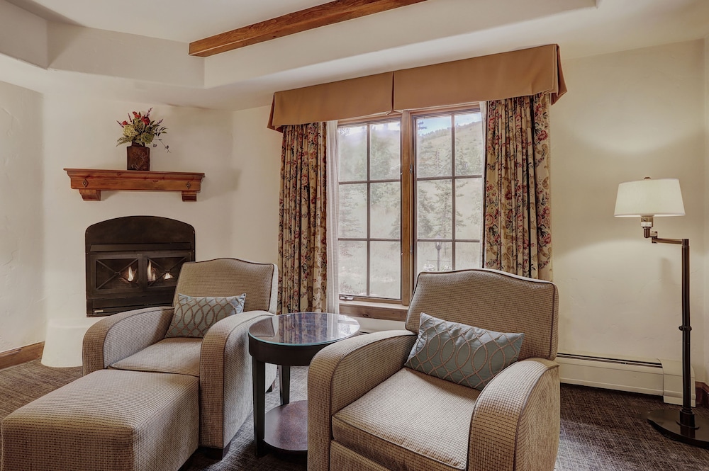 Room, 1 King Bed, Fireplace - Photo 5