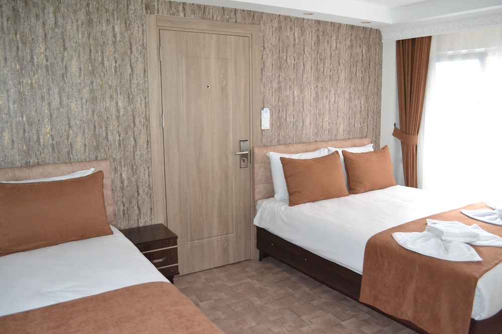 Standard Triple Room, Lanai photo 1