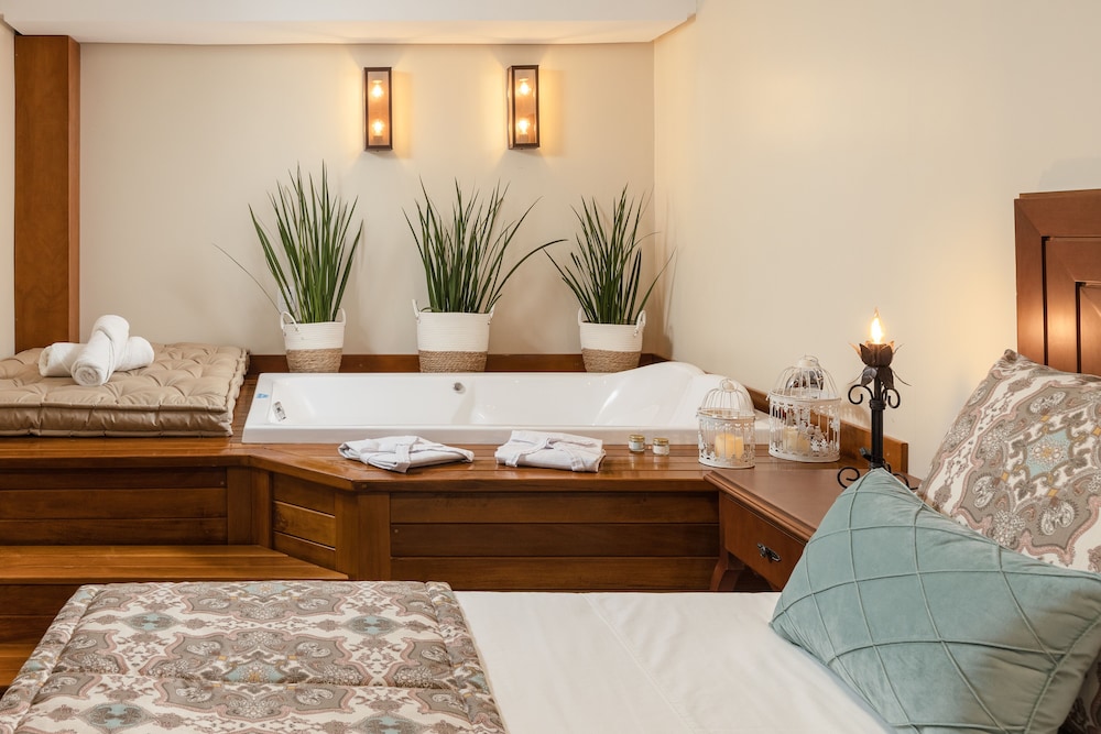 Honeymoon Suite photo 1