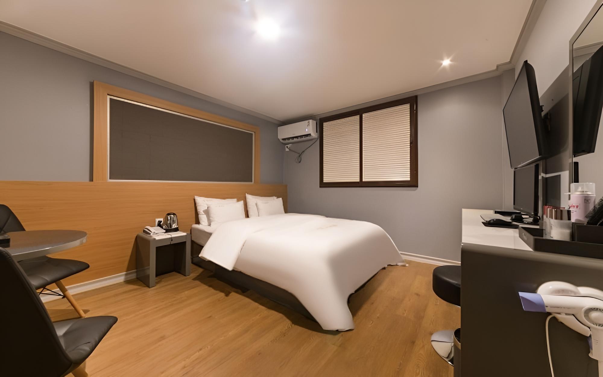 Room (full life) - Photo 1
