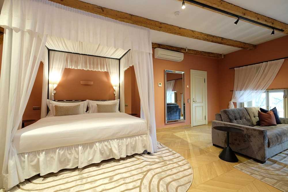 Junior Canopy Suite