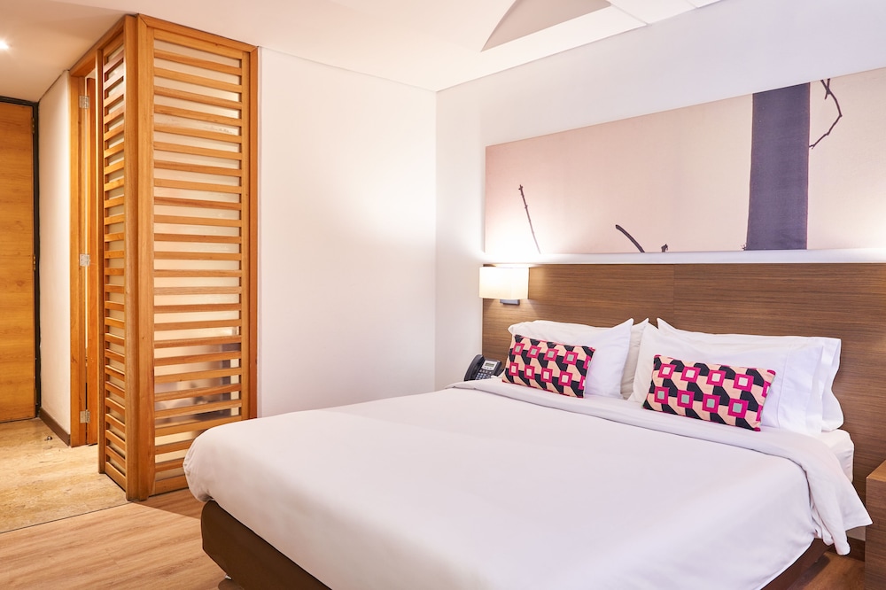 Standard Room, 1 Queen Bed - Photo 5