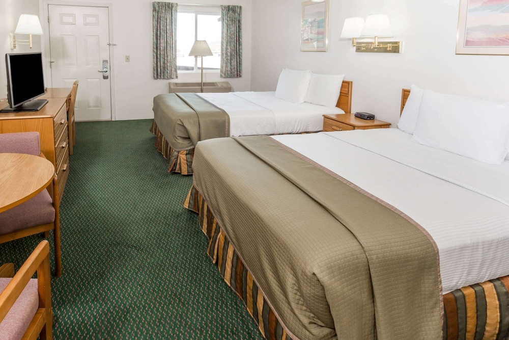 Efficiency, Room, 2 Queen Beds, Non Smoking - Photo 1