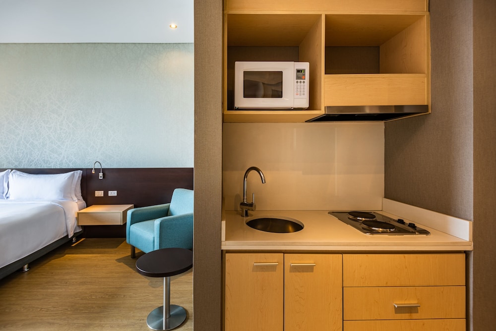 Room, 1 King Bed, Kitchenette - Photo 11