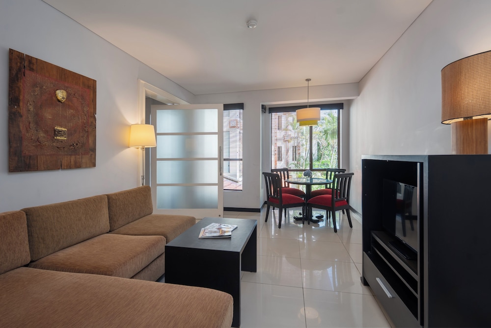Suite Room - Photo 3