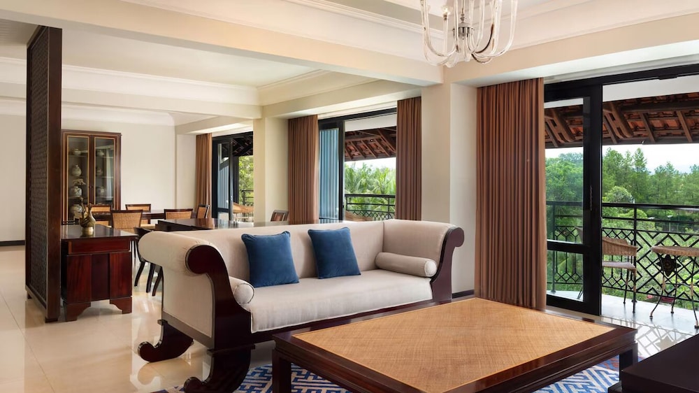 Royal Room, 2 Bedrooms, Balcony, Mountain View photo 3