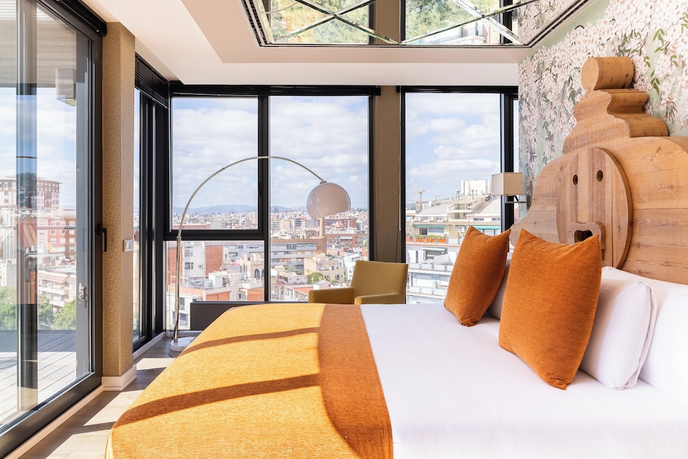 Panoramic Penthouse, Multiple Beds, Private Pool, City View photo 3
