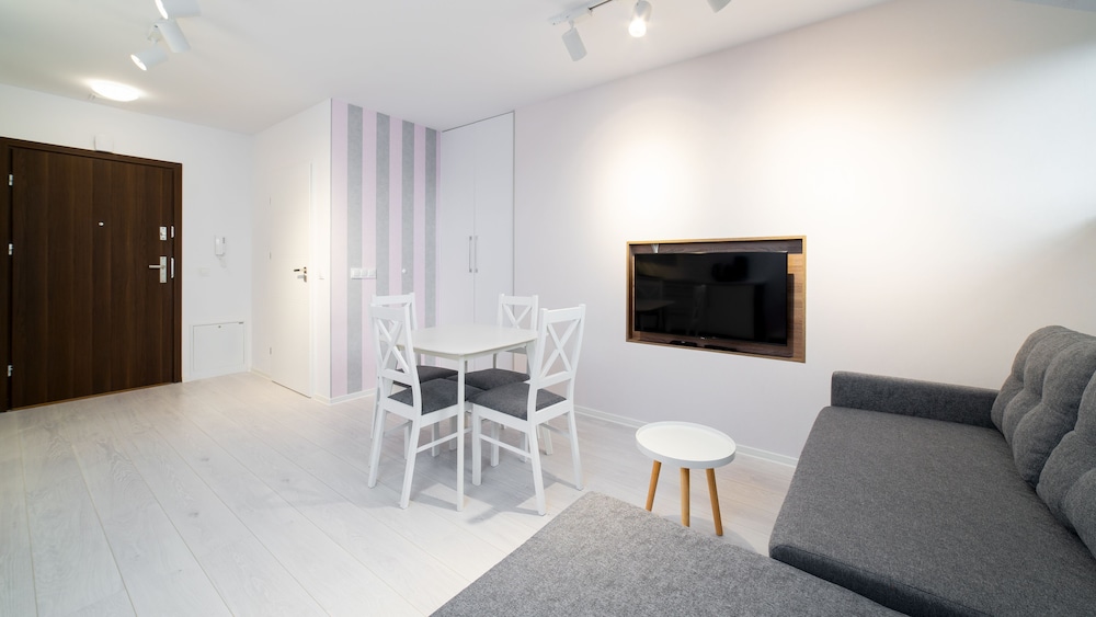Apartment (105)
