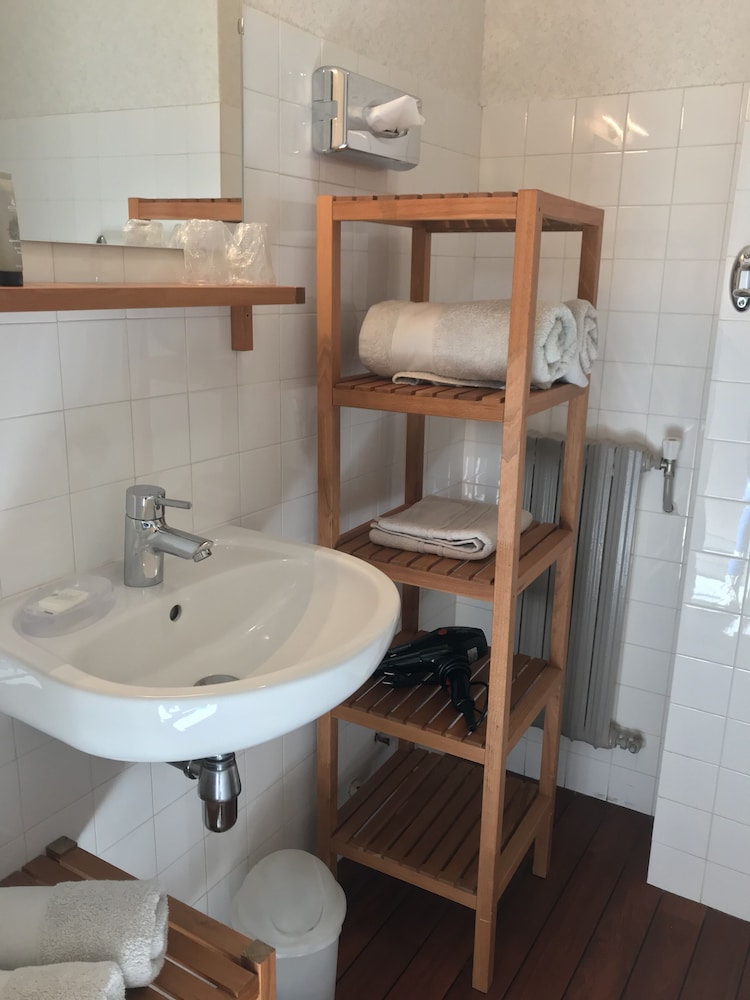 Standard Double Room - Photo 4