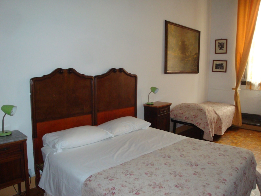 Double Room, Shared Bathroom photo 3