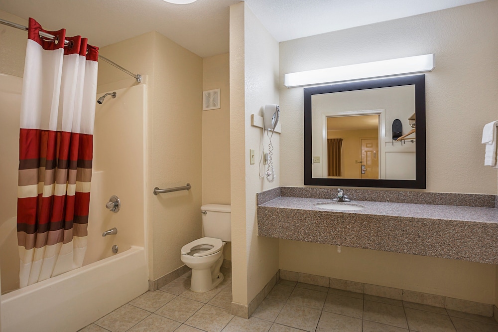 Standard Room, 2 Double Beds, Smoking - Photo 4