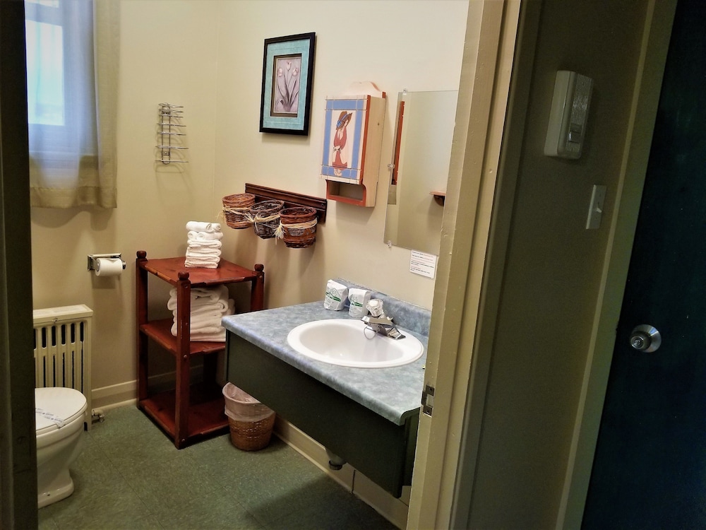 Comfort Suite, 1 Bedroom, Private Bathroom, Hill View photo 2