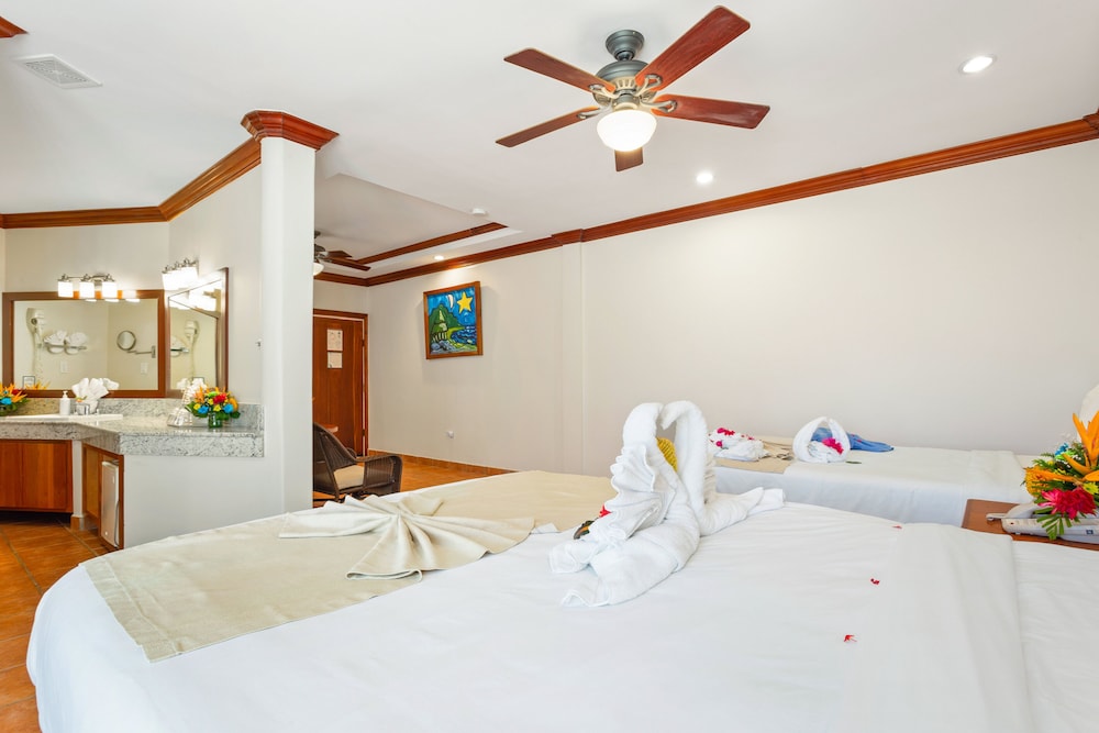 Deluxe Room, 2 Double Beds - Photo 11