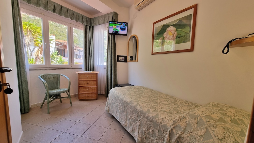 Economy Single Room (No Balcony - First Floor)
