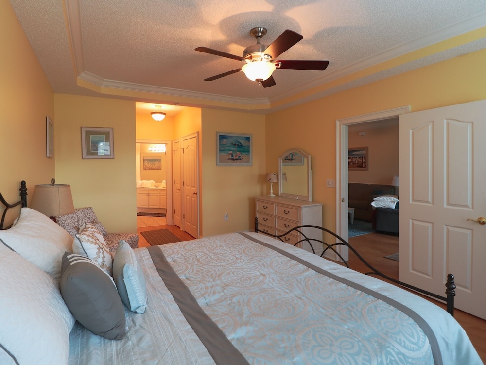 Condo, 3 Bedrooms