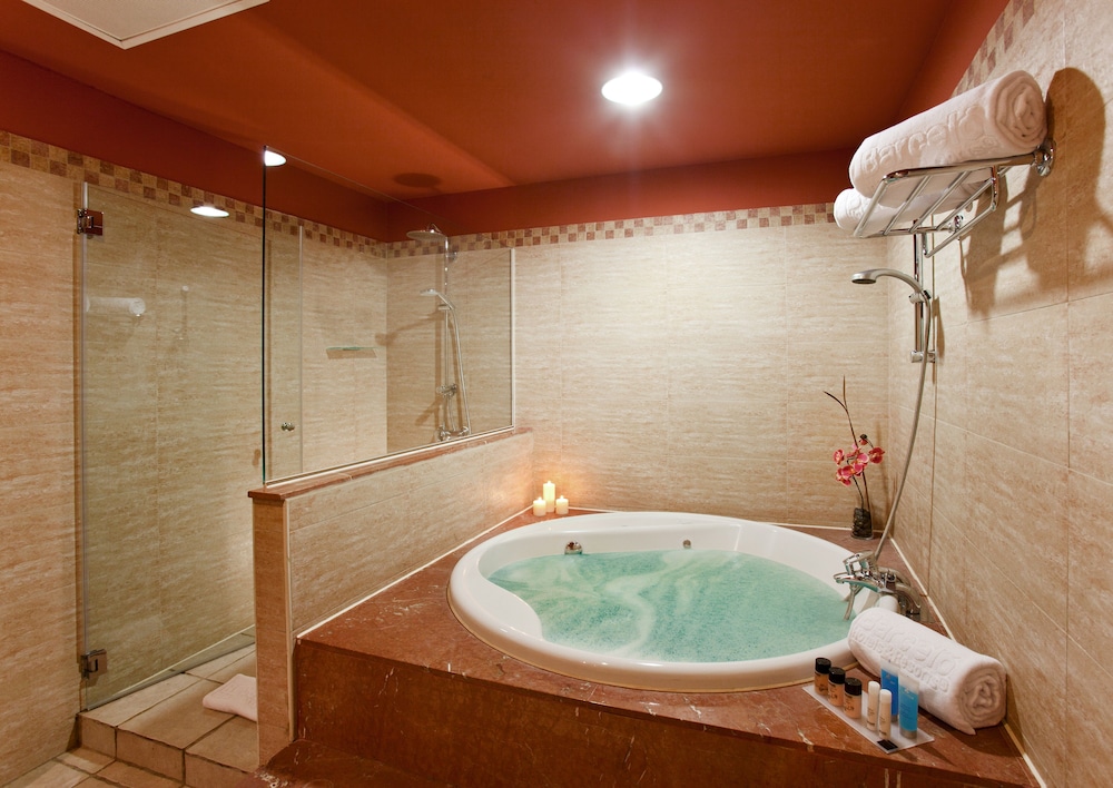 Deluxe Suite, Sea View - Photo 5