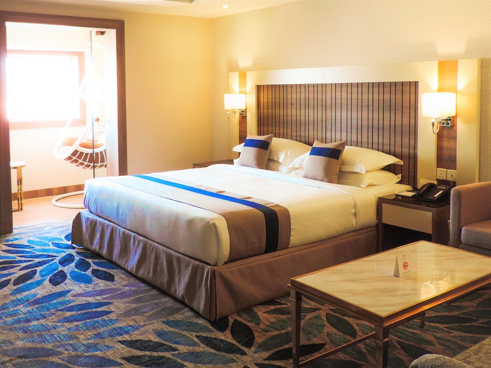 Executive Suite, 2 Bedrooms, City View photo 2