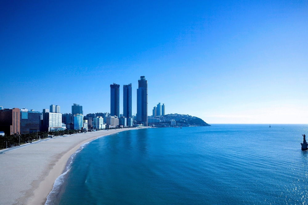 Deluxe Beach Family, 1 Queen and 1 Twin, Haeundae Beach view - Photo 5