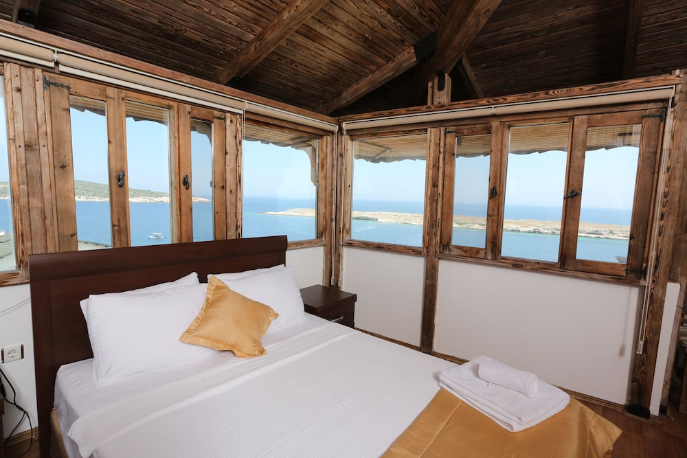 Superior Double or Twin Room, Sea View photo 2