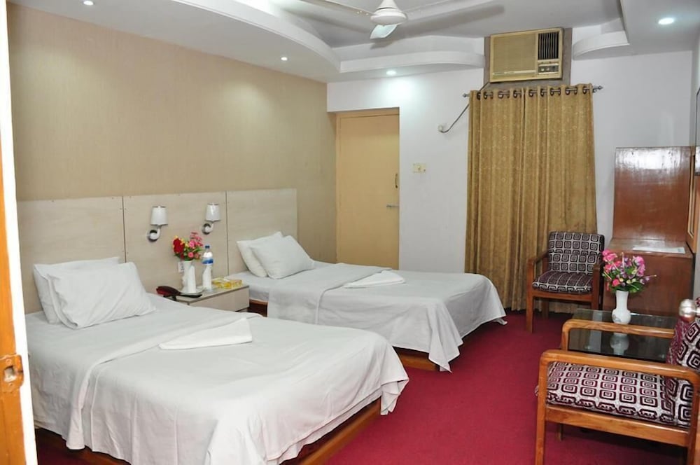 Business Twin Room, 1 Bedroom, Smoking, City View photo 2