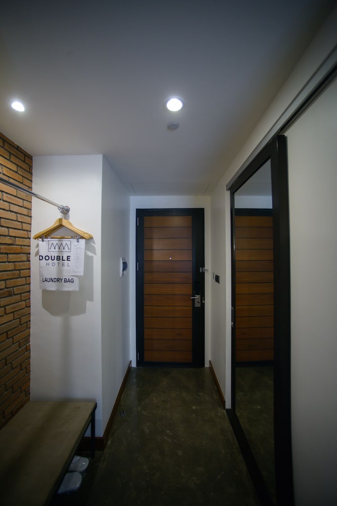 Family Double Room, 2 Queen Beds, Refrigerator photo 3