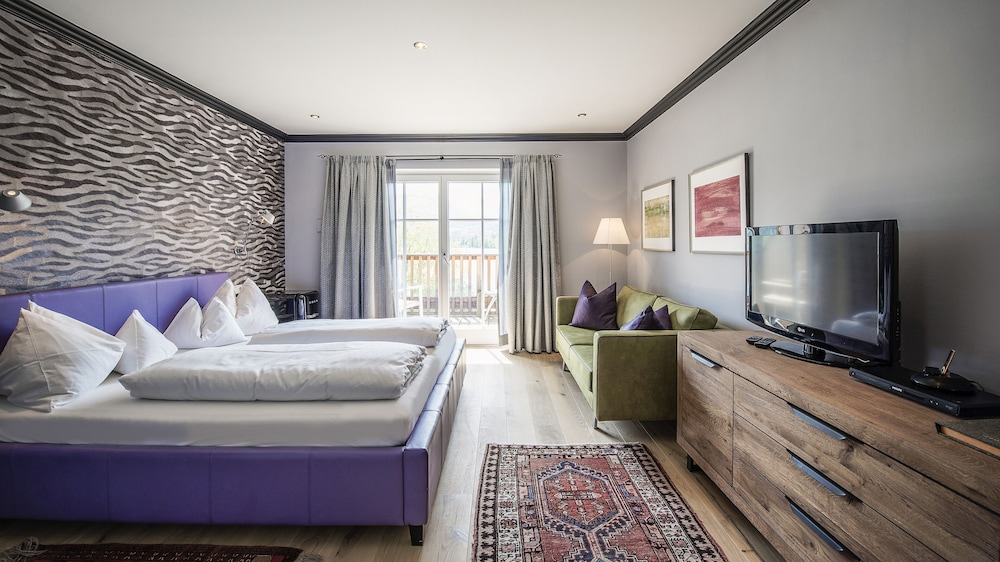 Deluxe Double Room, Lake View photo 1