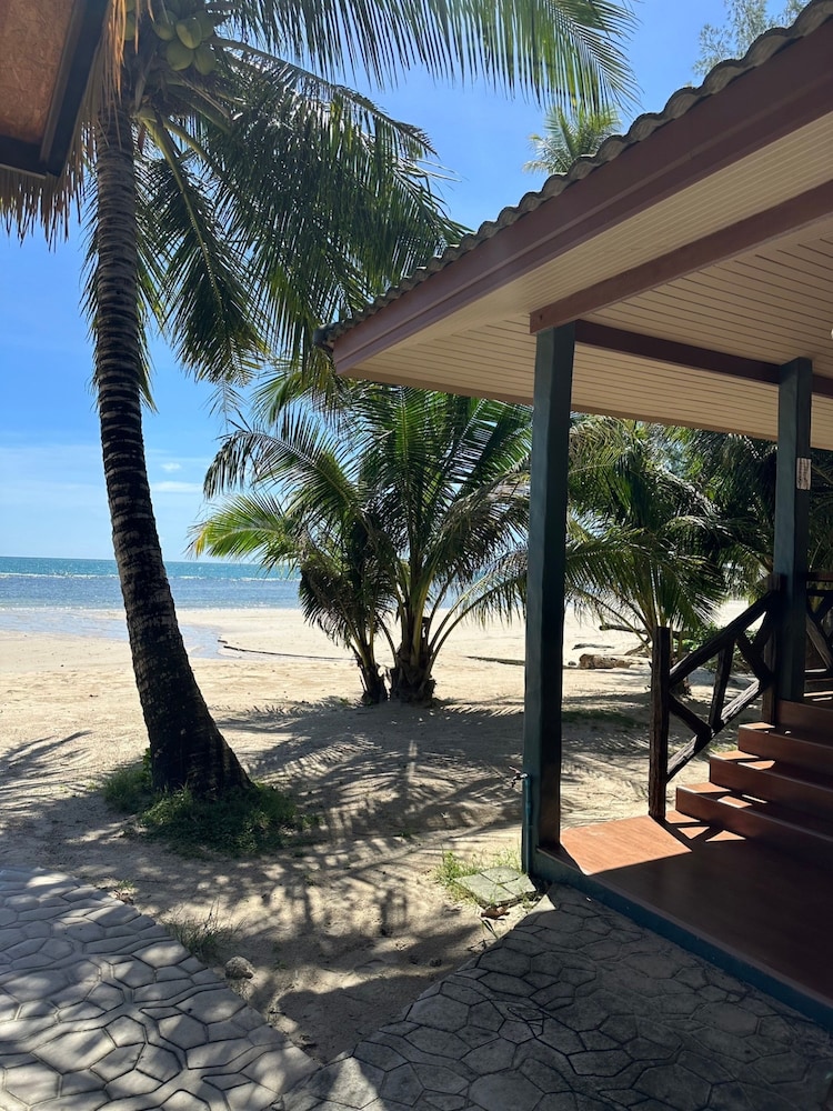 Air con beach front double room with sitting area 2 Persons photo 3