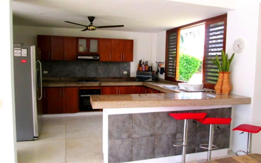 Basic House photo 2