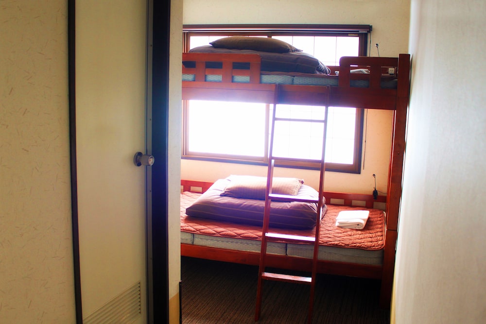 Compact Twin Room (Bunk Bed, Private Bathroom) photo 2
