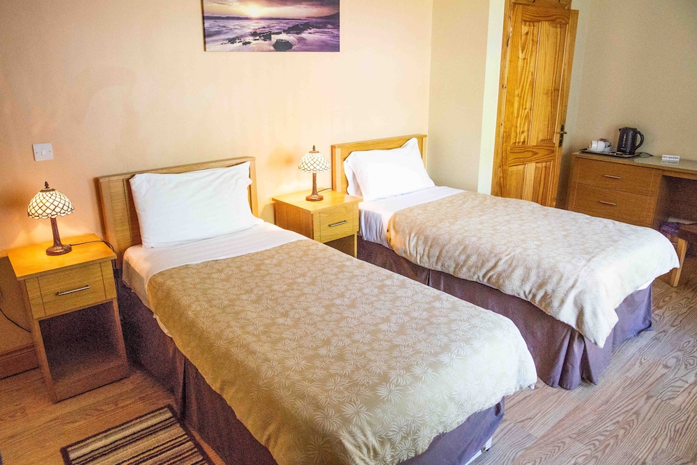 Twin Room - Photo 3