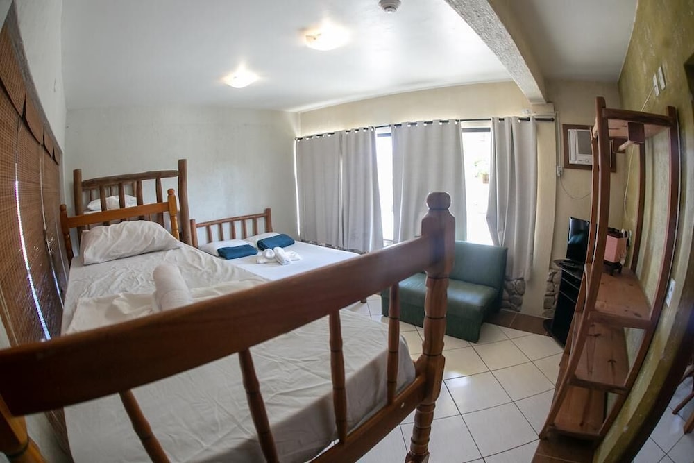 Room (907)