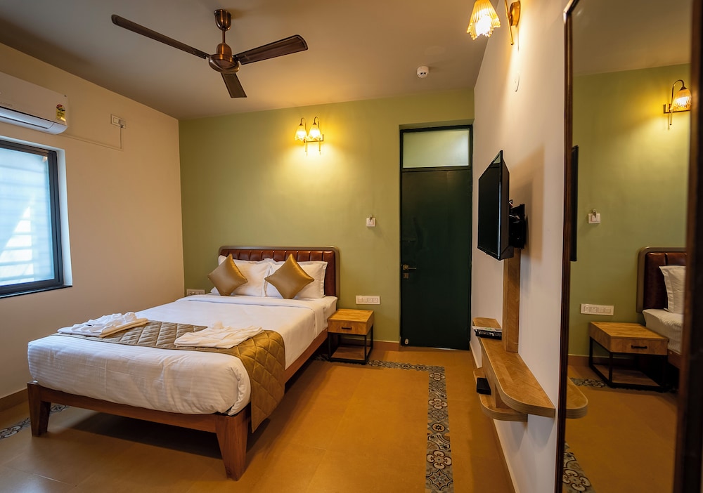 Standard Double Room, City View