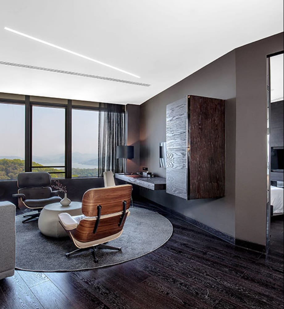Deluxe Suite photo 2
