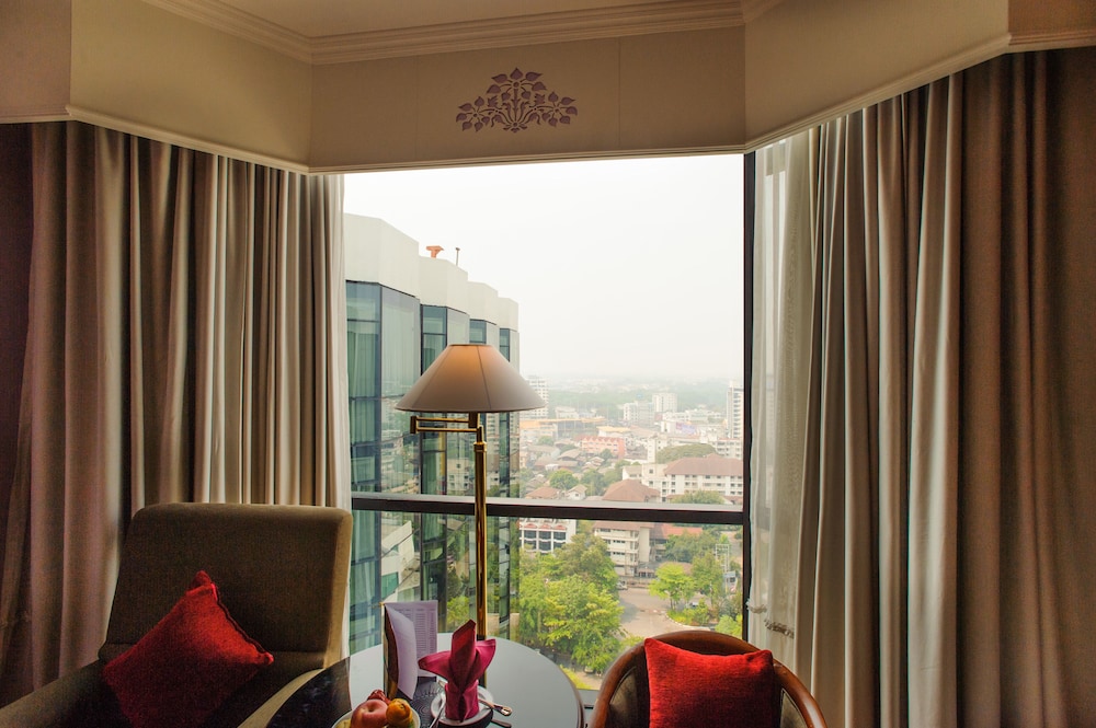 Executive Suite - Photo 7